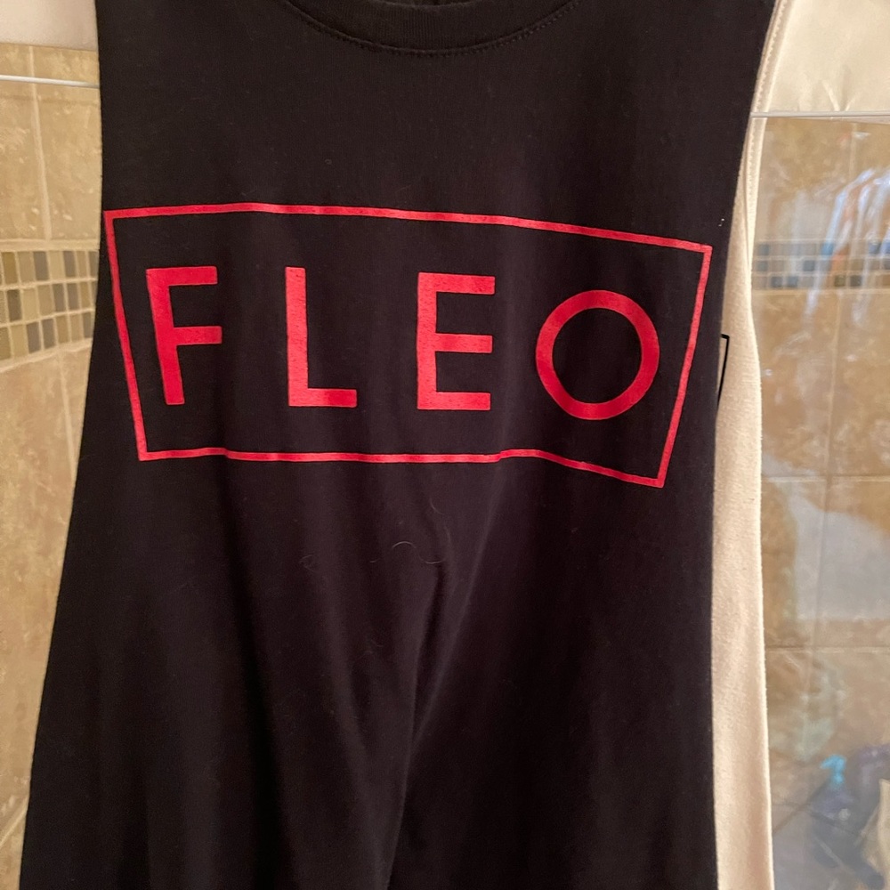 Fleo Parker size small